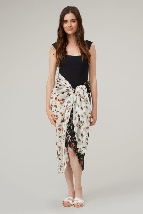 Suvi Rainbow Rose Sarong